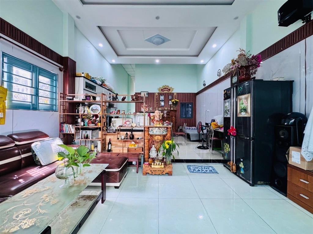Nguyễn văn quá q12 sát song hành trường chinh diện tích 5.4m x 20m = 107m2 vuông vức