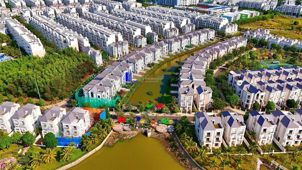 Biệt thự sen súng 250 m2 cần bán gấp giá 28 tỷ thuế ai nấy đóng 0938 703 ***