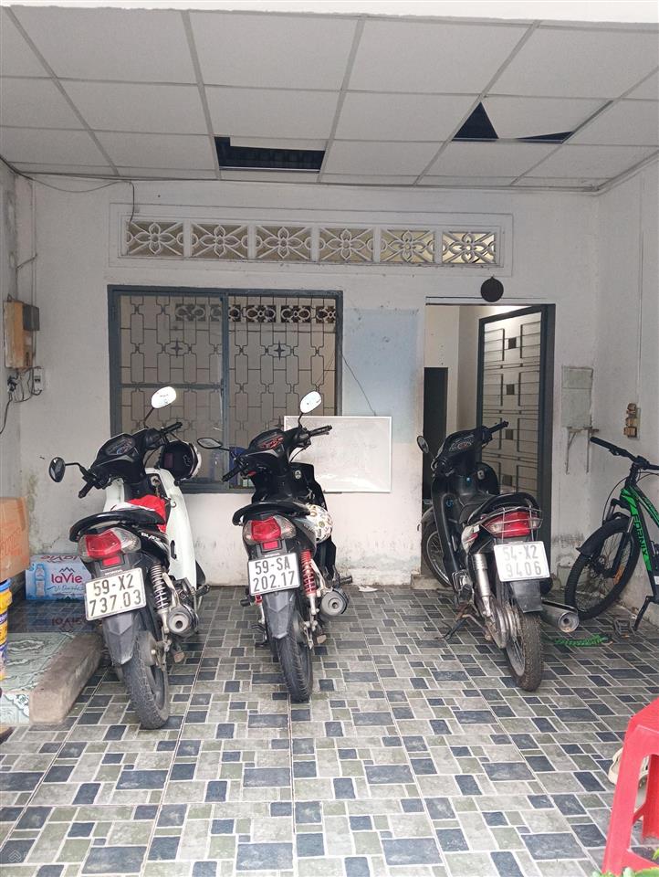 Bán nhà nát mặt tiền đường số phía bên sông gigamall