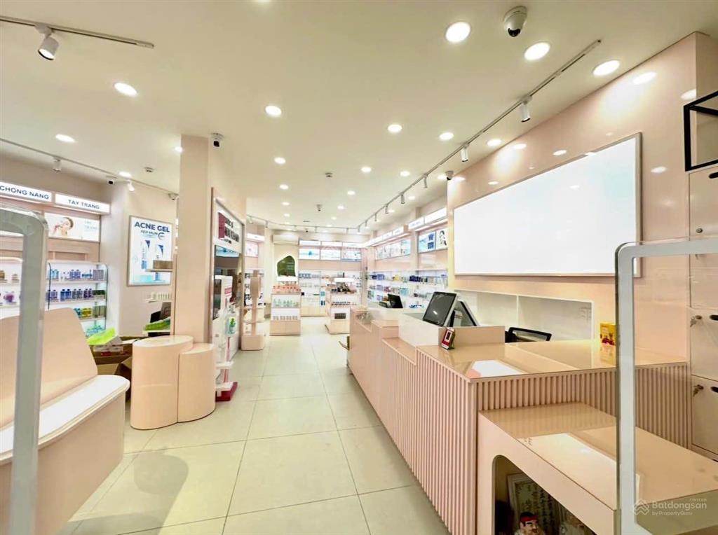 Mặt tiền gần sân bay!! (11.5m * 12m) trệt, 3 lầu, sân thượng nhỉnh 20 tỷ, có thang máy