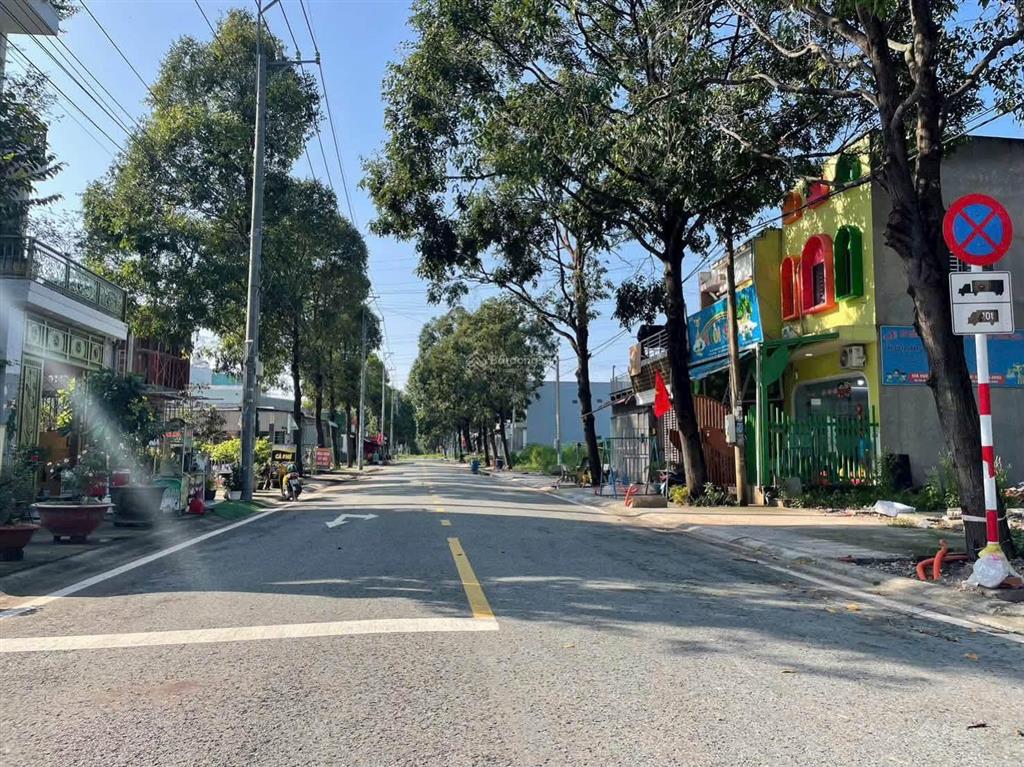 Kế bên đại học quốc tế miền đông lô đất 6,5x20m full thổ cư. xây dựng tự do, giá hời thành phố mới