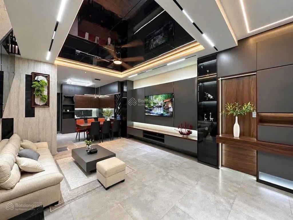 Bán nhà đường 3/2 quận 10 bên hado centrosa hẻm xe hơi tới cửa 62m 4 tầng 4pn giá 13,6 tỷ