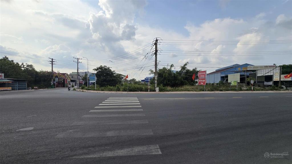 Ngân hàng thanh lý đất 2 mặt tiền đường