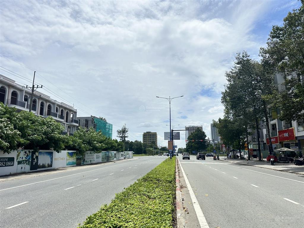Bán nhà phố thương mại green city dự án mới, đối diện trường quốc tế vietsing, gần siêu thị aeon