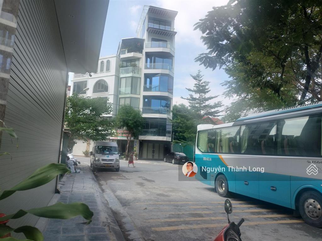 Tòa nhà mặt vườn hoa gần cổ linh, thạch bàn, 100m2, 7 tầng, mt 7m, vỉa hè ô tô tránh, dòng tiền tốt