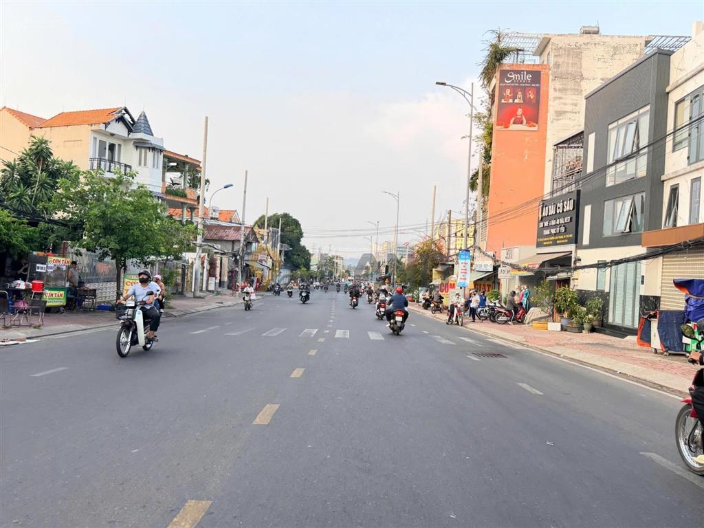 Siêu phẩm biệt thự lê văn chí, dt 7 x 24, cn 166m2, trệt, 2 lầu, giá 13,5 tỷ, ngay 0907 955 ***