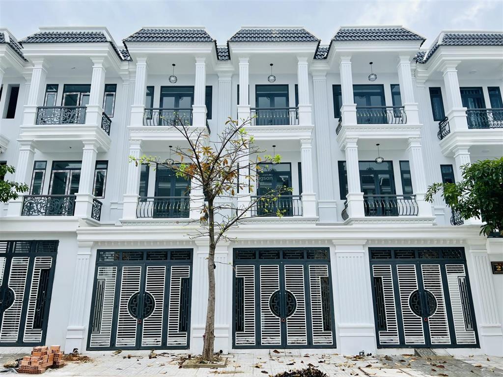 Bán nhanh căn 1 trệt 2 lầu giá chỉ 3 tỷ 1 tại nhà phố hoàng nam 5 dĩ an