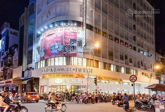 Bán gấp building góc 2mt siêu vip trần hưng đạo quận 5. dt 10x35m 1 hầm + 10 tầng. giá 220 tỷ