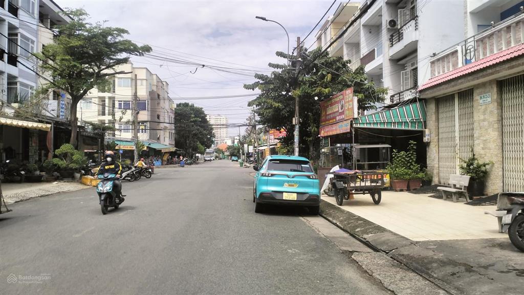 Mặt tiền kd sầm uất ngay chợ bà hom, ngang 4.5 x 2om, 4 tầng đường nhựa 12m, lề 5m, chỉ 9 tỷ hơn