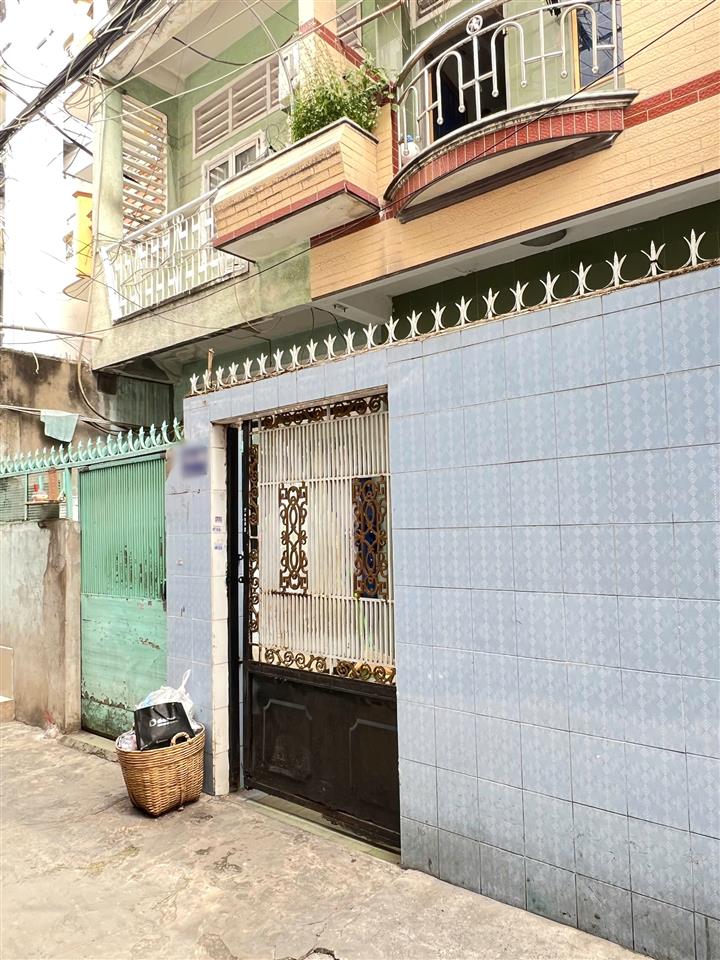 Nhà 3 tầng (6.5x18m) nở hậu hẻm thông đường Phong Phú P12Q8. Giá: 9.5 tỷ
