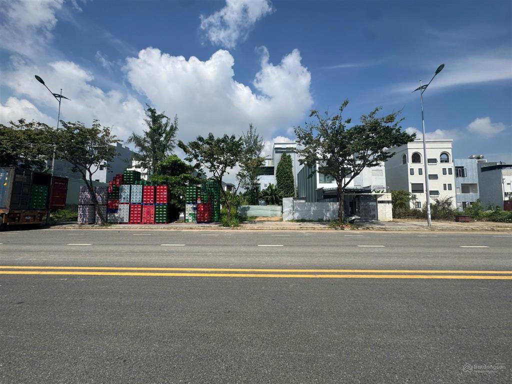 Bán đất 125m1 đường 29/3 hoà xuân (đoạn hàng dừa). vị trí đẹp, giá bán 11 tỷ. 0934 880 *** em bình
