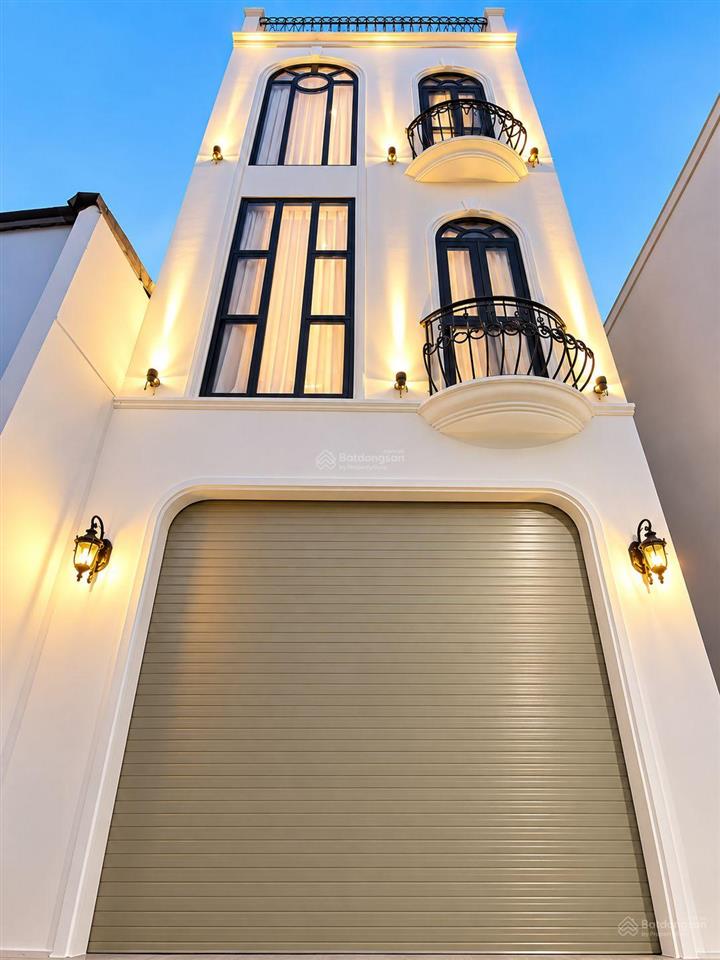 20m2 3,95tỷ nhà đẹp 4 tầng thạch lam btct, cách 1 căn ra măt tiền