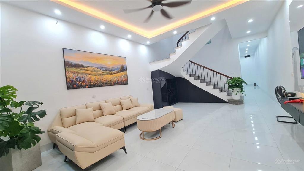 Bán căn 2 tầng full nội thất tại trung tâm phường nông trang tỉnh phú thọ
