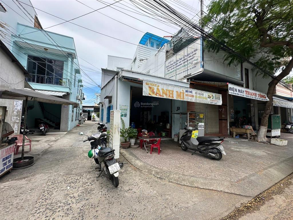 Nhà góc 2 mặt tiền đường mai xuân thưởng cách biển hòn chồng 600m. giá 7,4 tỷ