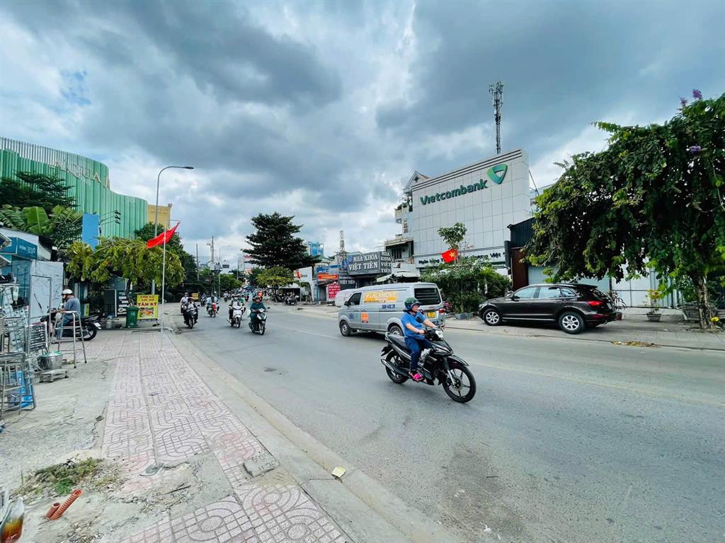 Bán Đất Mặt tiền Nơ Trang Long - gần Nguyễn Xí, 11x31m, nở hậu L 26m, GPXD 9 Tầng, 98 Tỷ.