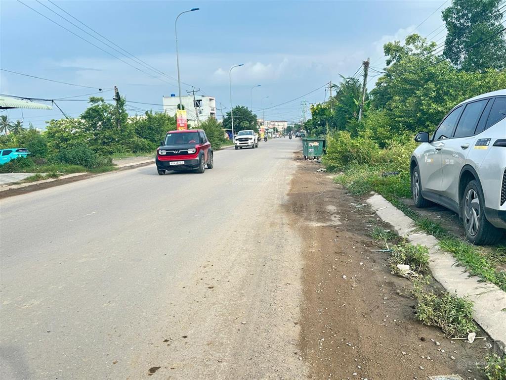 Cần ra nhanh lô đất thổ mặt tiền đường 30m kdc 135 tại thị trấn bến lức