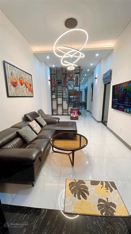 Ngộp bán gấp nhà 3 tầng hxh dt 80m2 giá 6,5 tỷ nhỉnh ngay phạm văn đồng