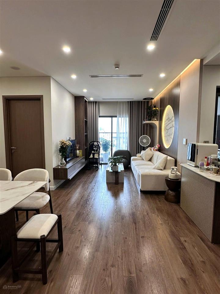 Chủ nhà cần bán gấp căn hộ 2pn 2vs 80m2 hoàng thành pearl, có slot ô tô full nội thất