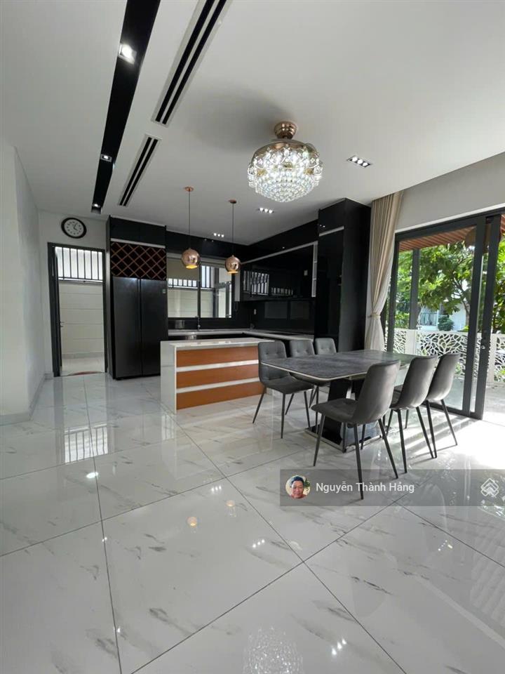 Cần bán căn biệt thự ninesouth góc 2 mặt tiền dt 192m2 3 tầng full nội thất, sổ hồng, giá 28tỷ