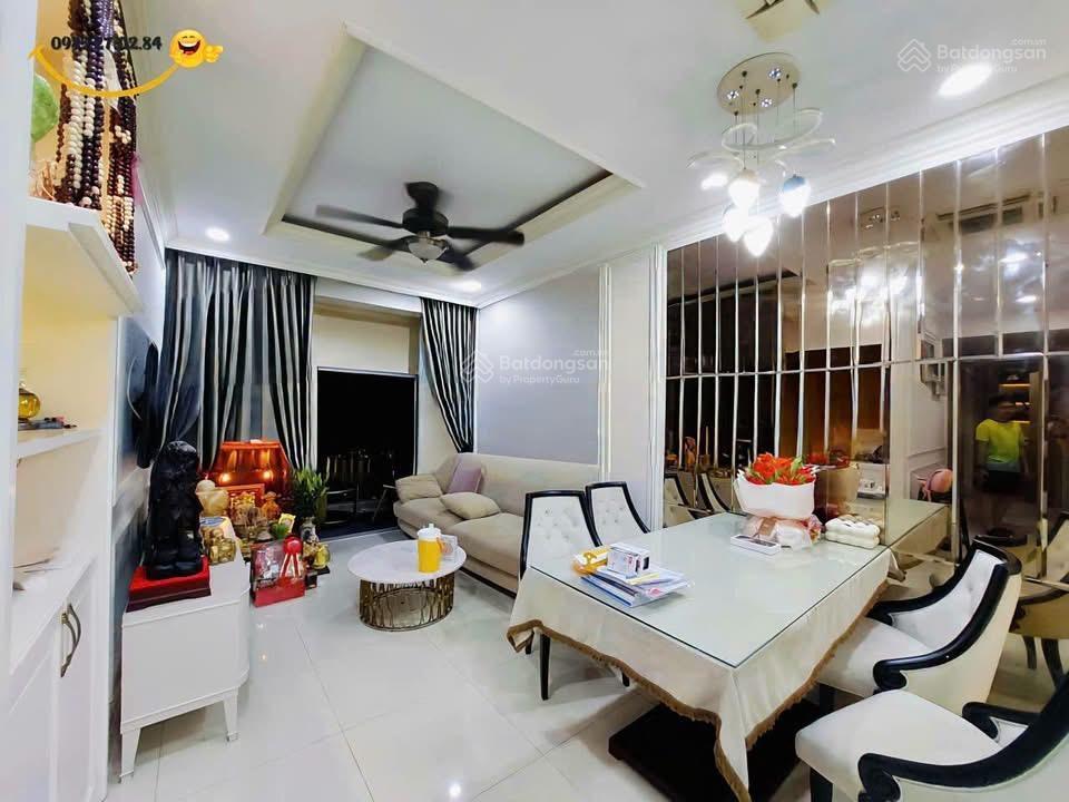 Cần bán căn góc view đông 3pn/2wc nội thất đẹp tầng trung tháp gm2 golden mansion