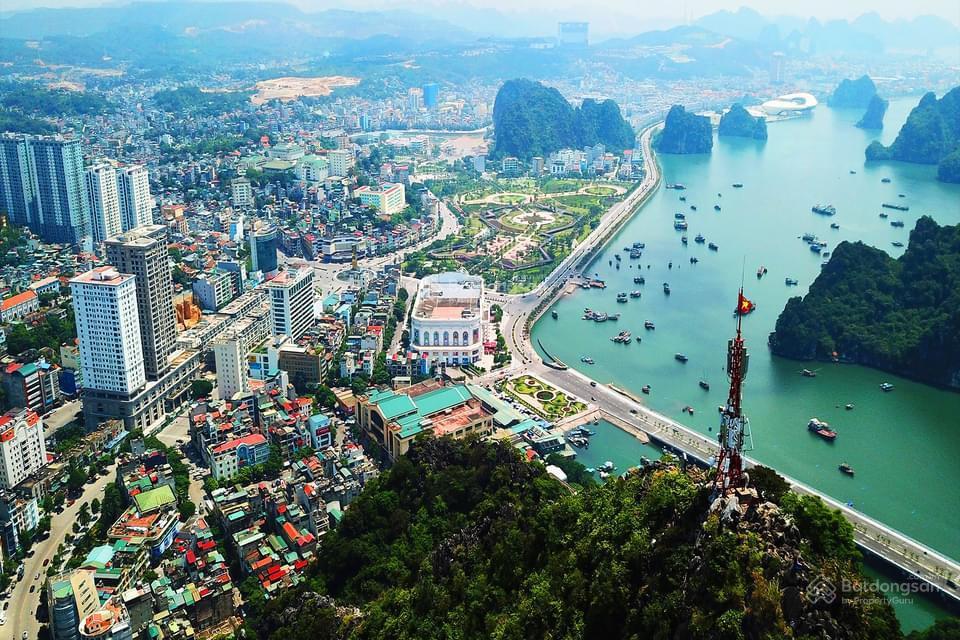 Chuyển nhượng mảnh đất vàng mặt đường hoàng quốc việt, hạ long. full thổ cư, xây ks cao cấp