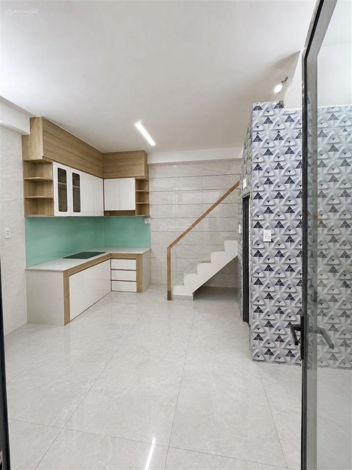 Nhà mới toanh 2 tầng hẻm 1 sẹc ngay tỉnh lộ 10 chỉ hơn 2 tỷ, vài bước ra mt