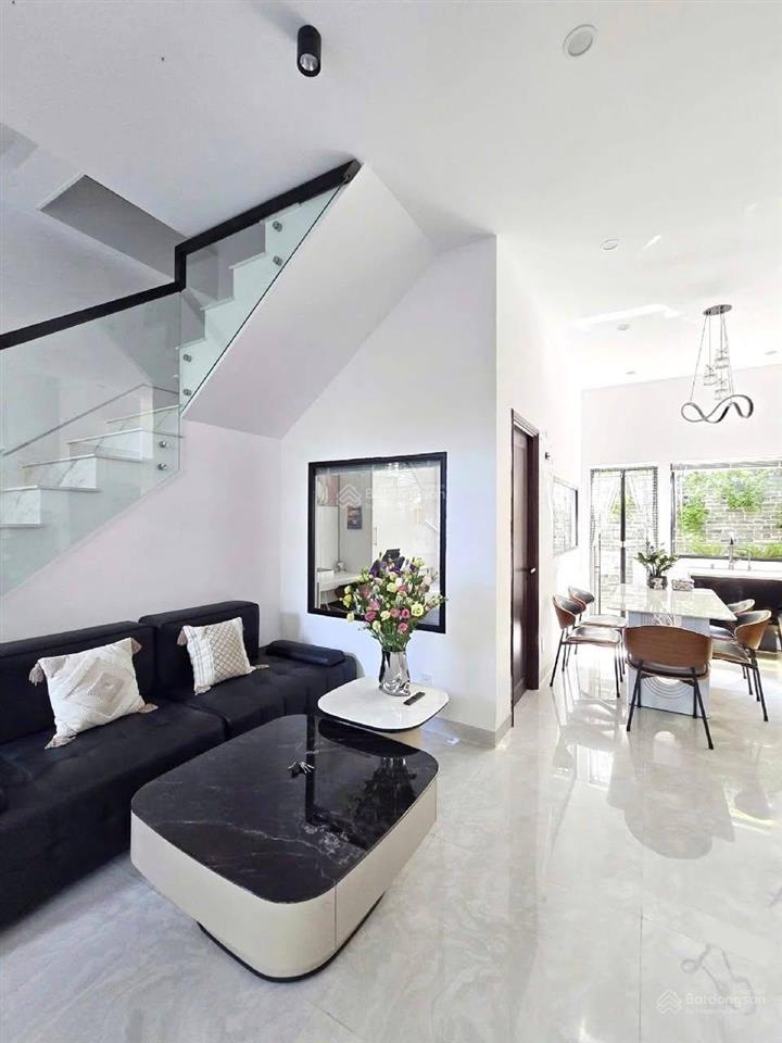 Bán nhà riêng tại lạc long quân, 6,5 tỷ, 33m2 đẹp xuất sắc.