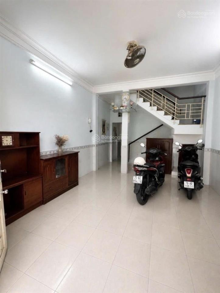 Bán nhà gần giáp q.11 đầm sen go phú thạnh ngang 4m dài 19m 10m ra mặt tiền đường