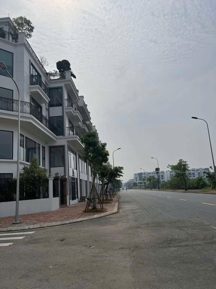 Căn shophouse tại Trâu Quỳ ngay gần gần viên Gia Lâm giá nhỉnh 14 tỷ