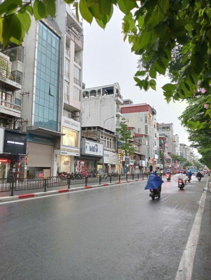 TÒA NHÀ THƯƠNG HIỆU MẶT PHỐ TÔN ĐỨC THẮNG 200M² x 9 TẦNG – HẦM -140 TỶ-DT 500 TRIỆU