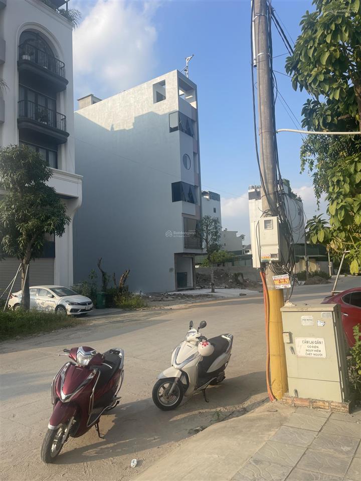 Bán nhanh lô đất dịch vụ đồng giường sát khu d gleximco mặt đường 21m giá 155tr/m. 0983 477 ***