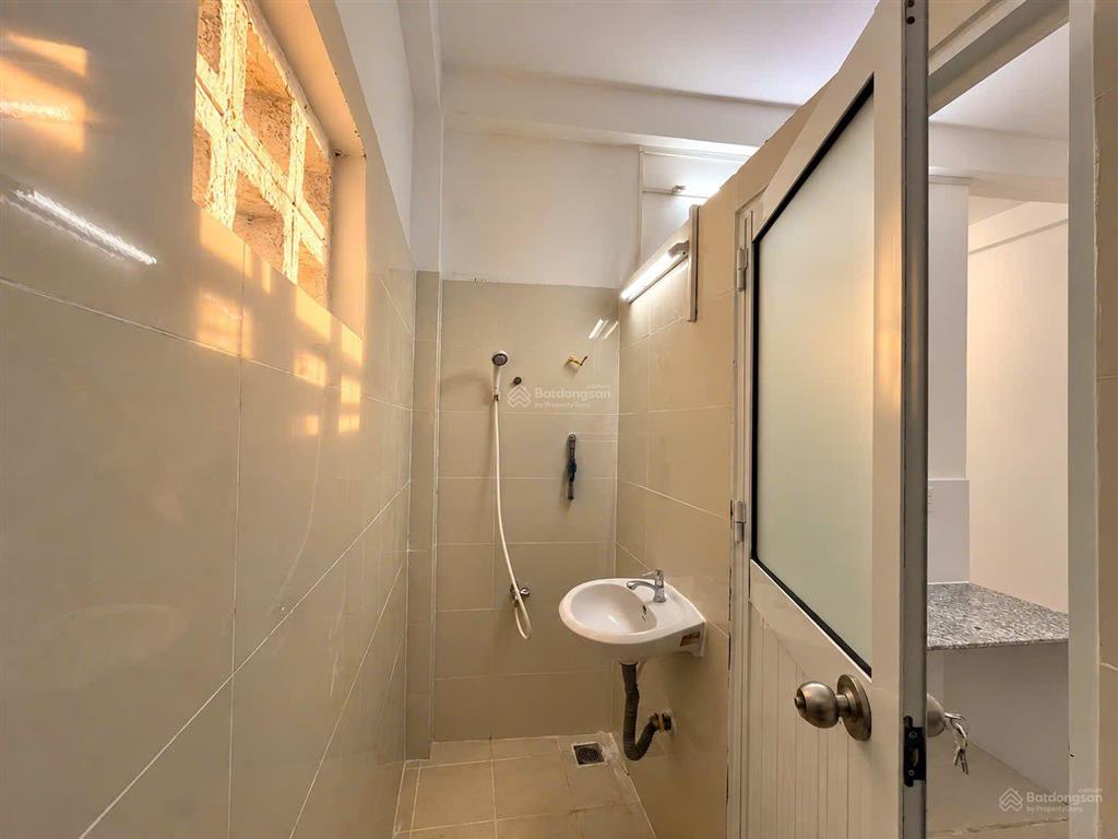 Giá chỉ 3,1 tỷ căn hộ 63m căn góc 3 mặt thoáng trung tâm q5 sổ hồng riêng lâu dài.