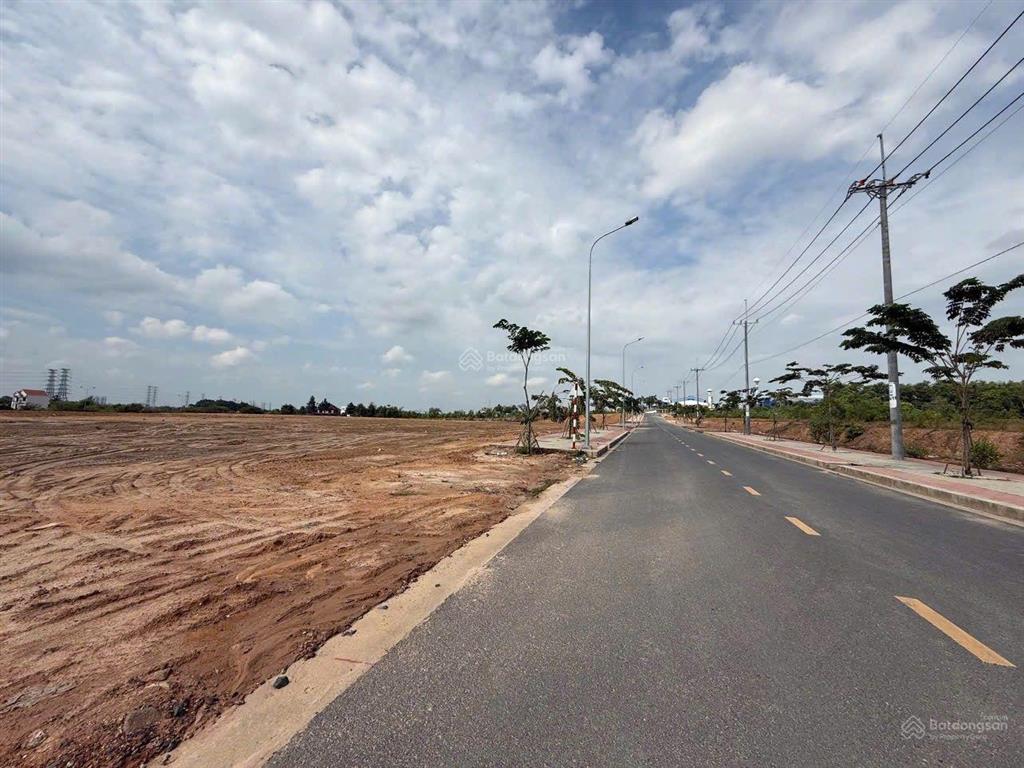 Chuyển nhượng thửa đất skk, (2 mặt tiền) tại kcn long thành, đồng nai tổng dt đất 35000m2