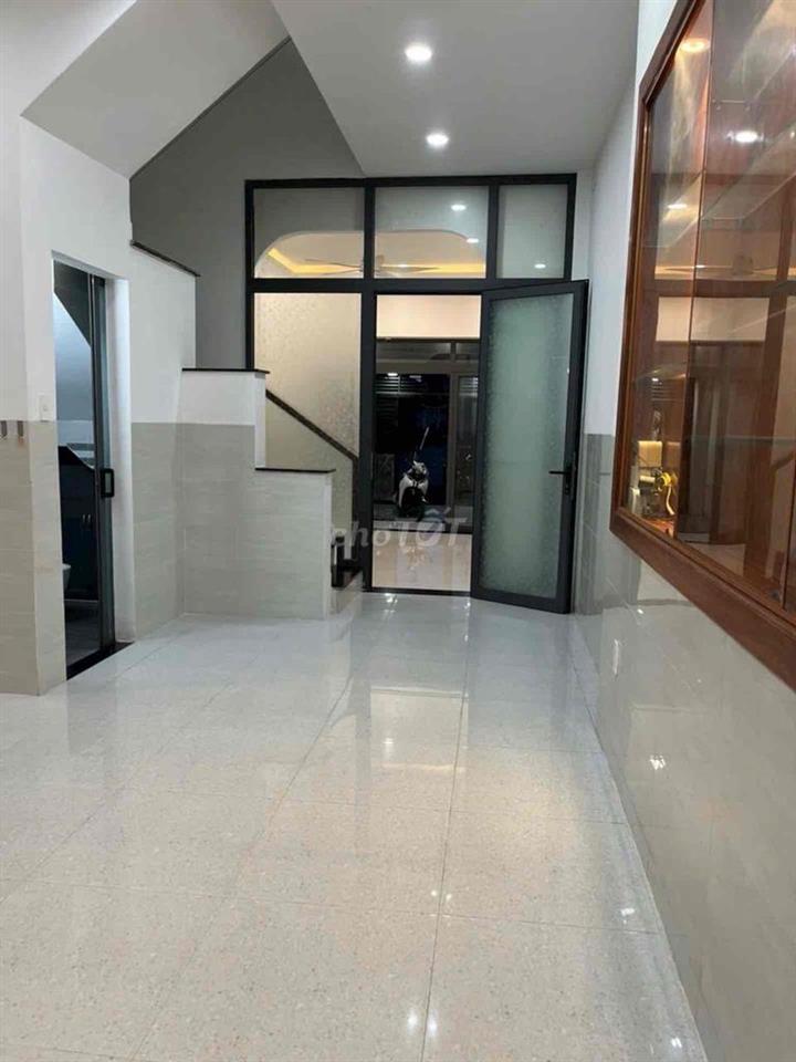 Bán nhà 3 tầng HXH, QL13 , 84m2 chỉ 6,3 tỷ cách 50m là mặt tiền đường