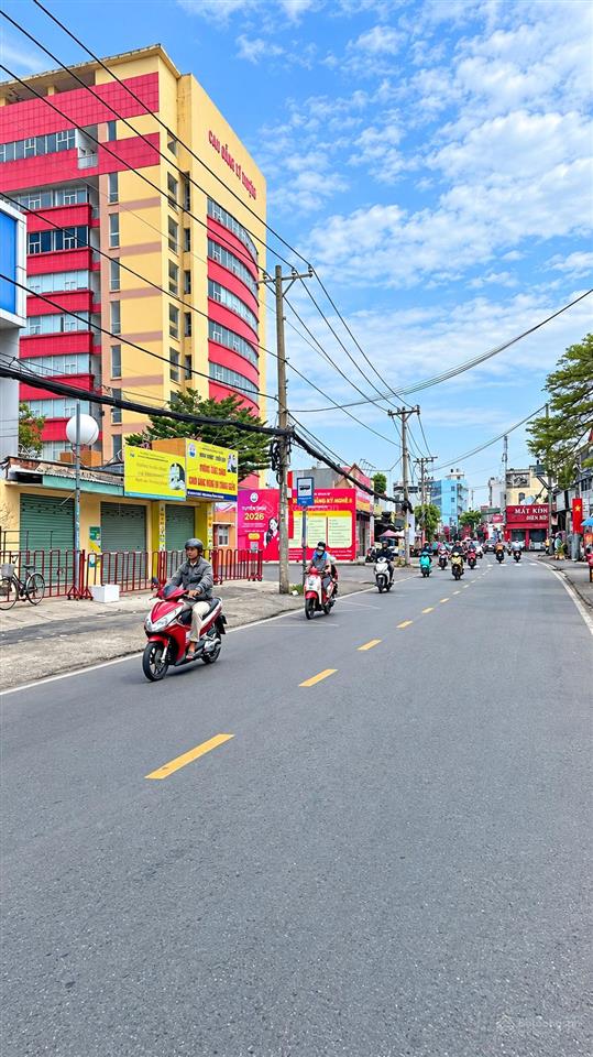 Nhà 2 tầng ngang 5m tặng nội thất gần đỗ xuân hợp