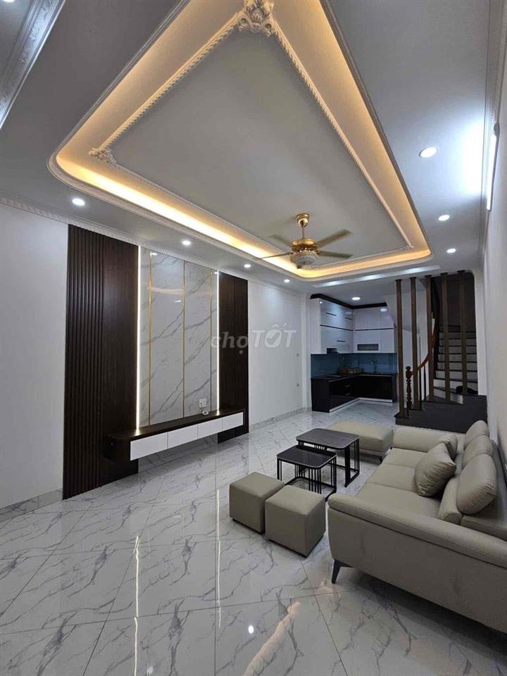 Bán nhà Trương Định 40m- cách bãi xe tô 30m ,bán kính 500m đủ tiện ich