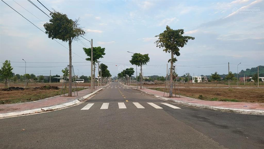 Chính chủ bán gấp lô đất 7x21 full thổ, hướng đông nam.