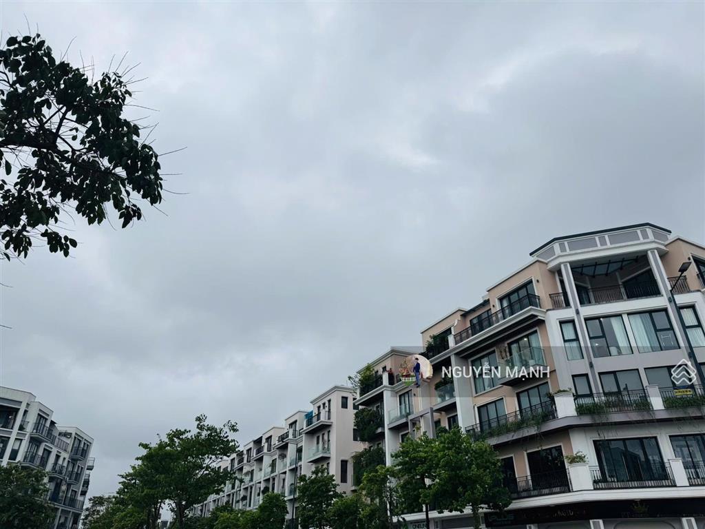 Chính chủ bán lô liền kề 75m2, 5 tầng, 5pn, 4wc full đồ tại the manor central park. giá 29,9 tỷ