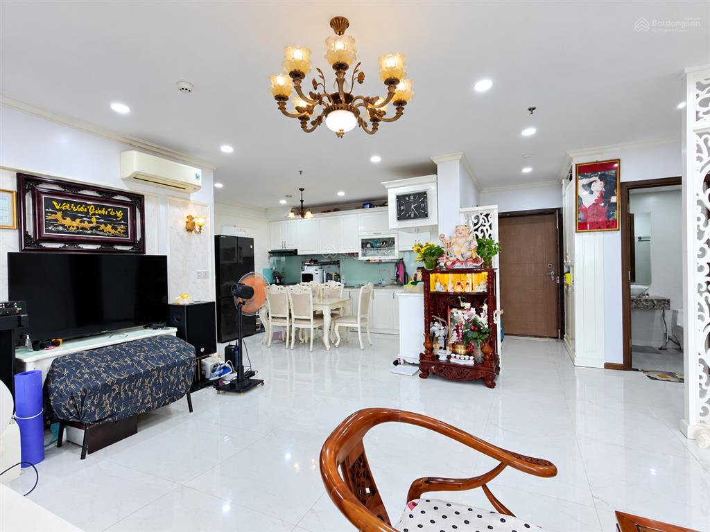 Chính chủ bán căn hộ res 11, quận 11 như hình, dt 120m², 3pn, 3wc, căn góc lầu cao, sổ hồng riêng