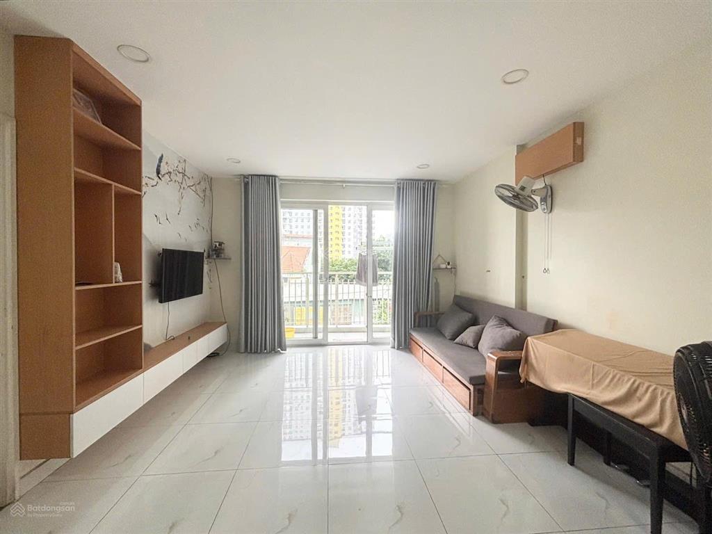 Gấp cần bán căn chung cư carina tầng 1, cho nhà có người lớn tuổi, diện tích lớn rộng rãi, sổ hồng