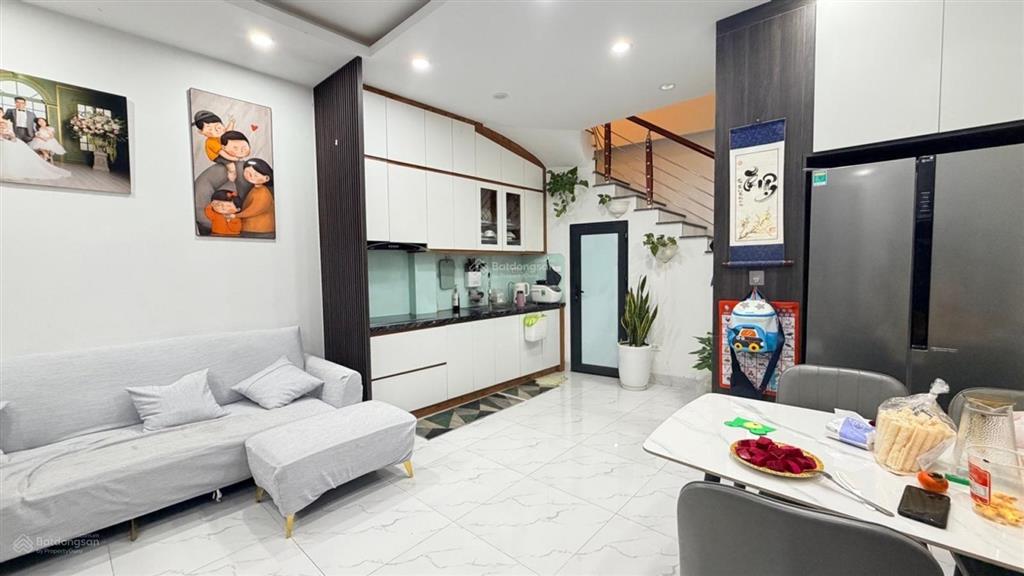 Bán nhà long biên hơn 6 tỷ 45m25 tầngfull nội thấtsổ vuôngpháp lý chuẩnhàng xóm việt hưng