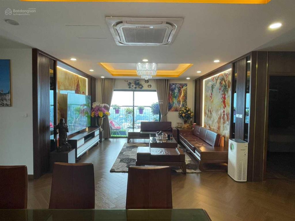 Cần bán rất gấp căn hộ 4pn tòa diamond goldmark city 136m2, tầng trung hướng ban công đn giá 8,9 tỷ
