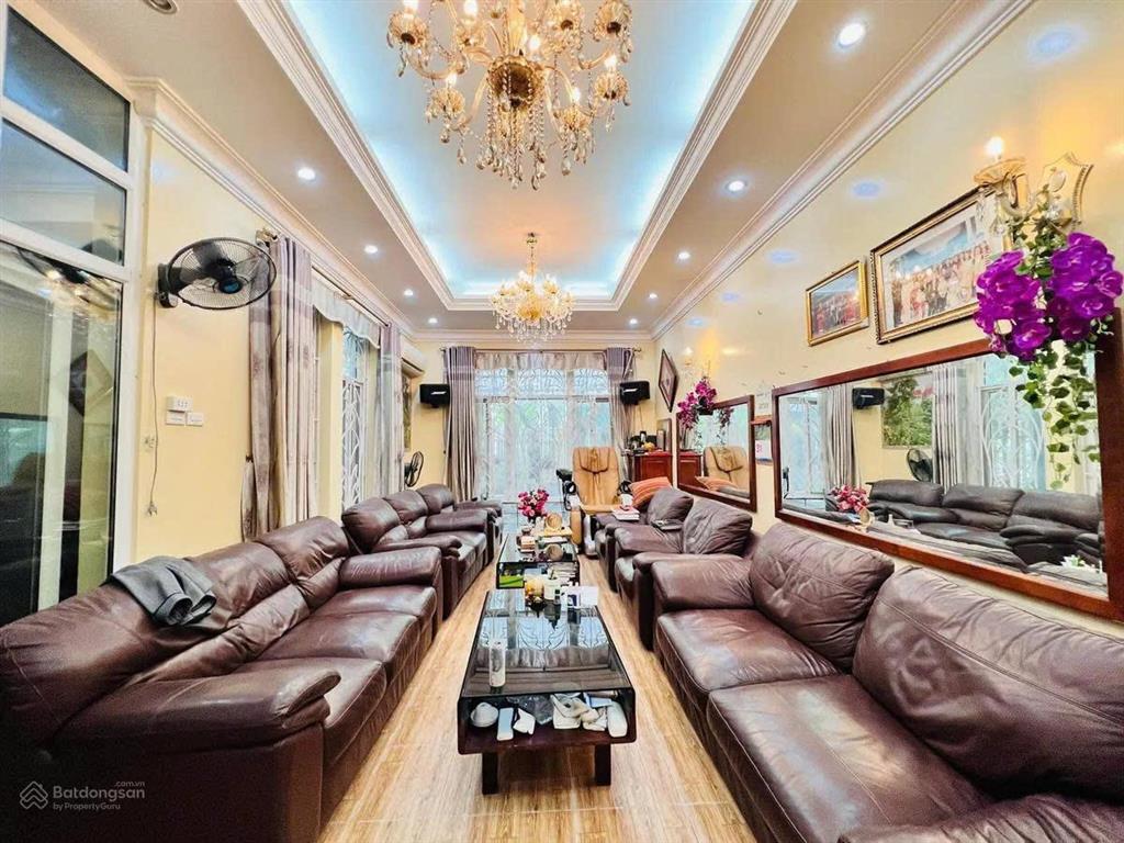 Biệt thự hoa hậu lô góc view vườn hoa mặt tiền khủng có hầm cực hiếm 50 tỷ