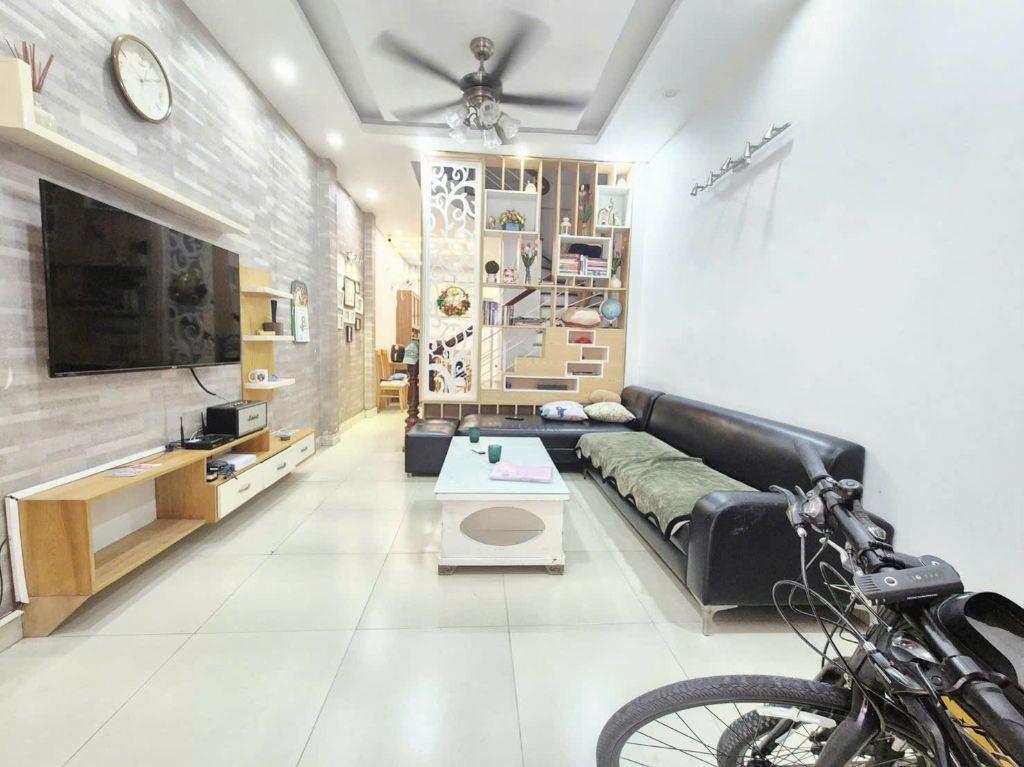 Bán Nhà Dân Xây Đối Diện Aeon Long Biên - Ô Tô Đỗ Cửa - Giá hơn 7 Tỷ. Lh 0965858116