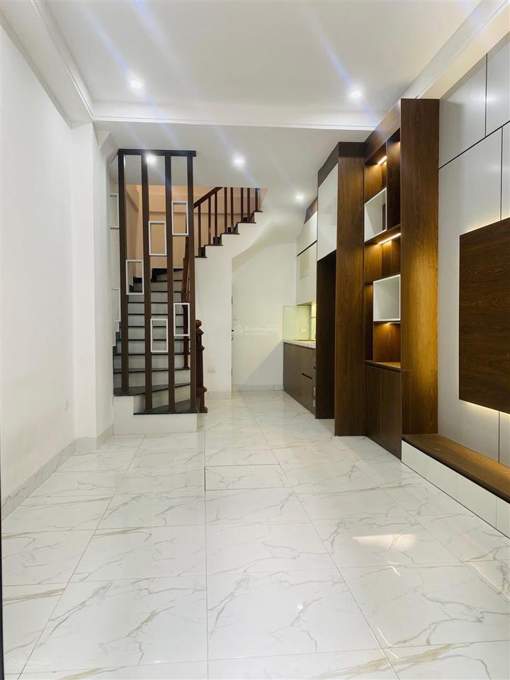 Hàng hiếm bán nhà ngõ 245 định công dt 30m² x 5 tầng pk 8 tỷ ô tô đỗ cửa, gần chợ, kinh doanh.