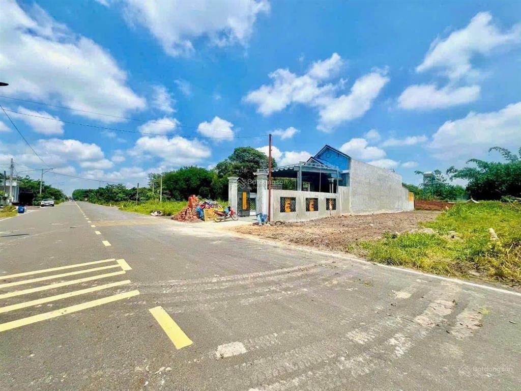 Kẹt tiền bán 215m2 đất đô thị mt đường nhựa, sát bên kcn công nhân làm việc đông. giá 400 triệu
