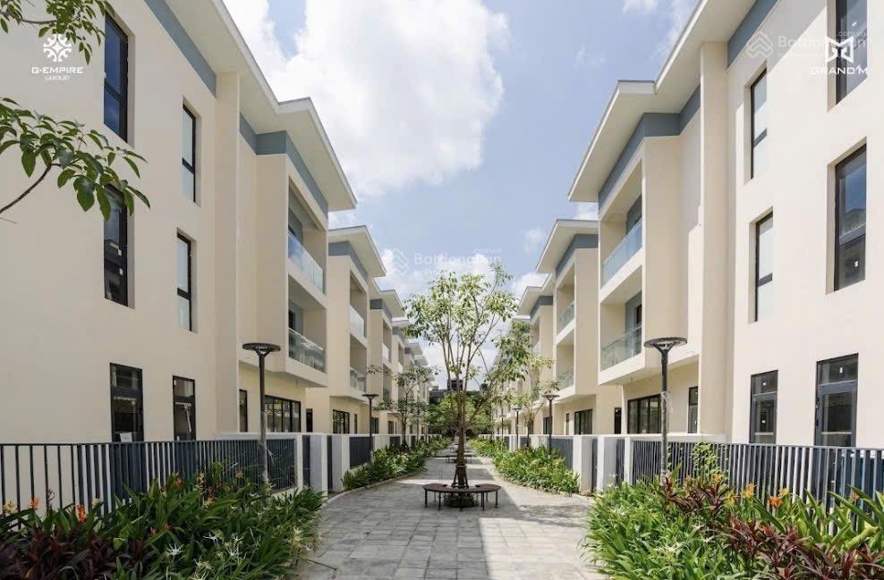 Hiếm có biệt thự an quý villa 198m phía sau nhà là vườn hoa thoáng mát giá chỉ 32 tỷ