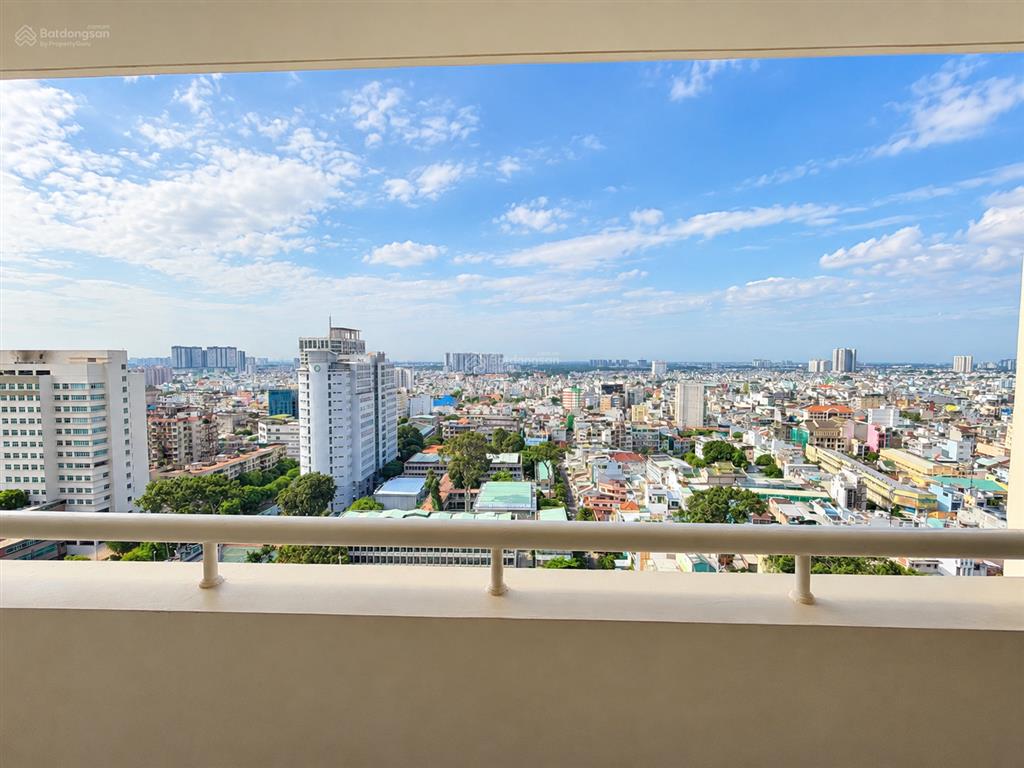 Chính chủ cần bán căn hộ hùng vương plaza, quận 5, dt 121m² (3pn, 3wc), sổ hồng riêng, giá tốt