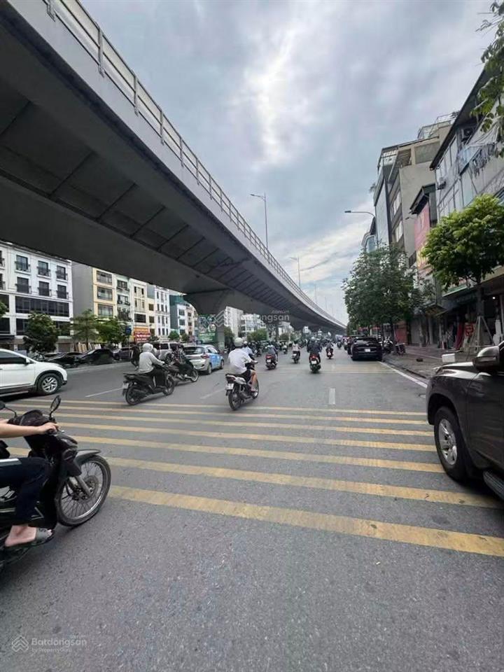 Mặt phố trường chinh 196m mặt tiền 7.5m xây building quá đẹp. giá 270tr/m. ms. diệp 0989 388 ***