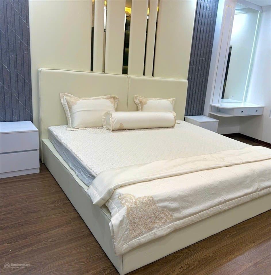Hơn 12 tỷ hoàng văn thái 55m 5 tầng thang máy ô tô đỗ cổng, nhà đẹp, hiện đại, sổ đỏ nở hậu
